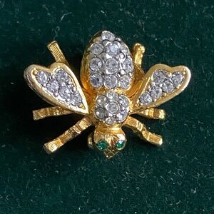 Elegant Gold tone Joan Rivers Bee Brooch Pin
